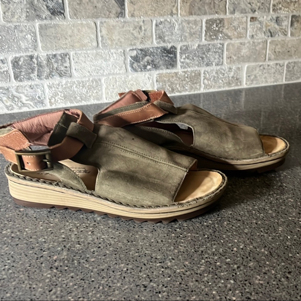 Naot Green and Brown Comfort Sandals with Adjustable Strap EUC Size 37